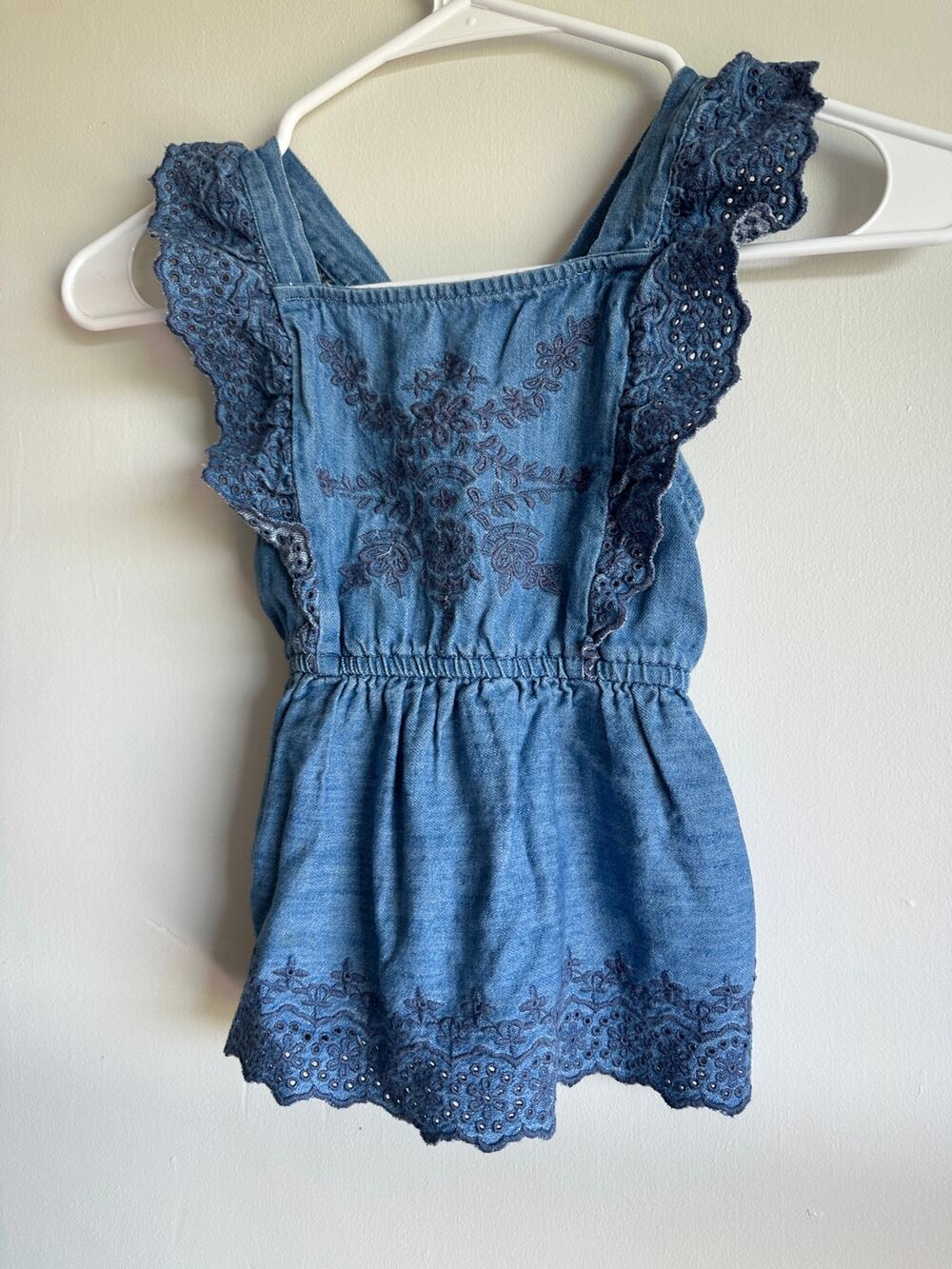 Old Navy Girls Small 6 7 Blue Chambray Boho Embroidered Ruffle Eyelet Lace Top